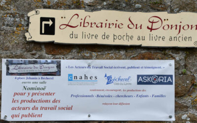 Bécherel  à la Librairie du Donjon  les écrivains du travail social sont mis en lumière en la salle Nominoë